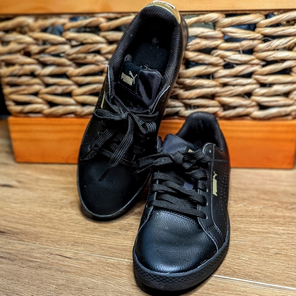 Metallic gold and black Pumas. Size 7 Like new. - Picture 2 of 5